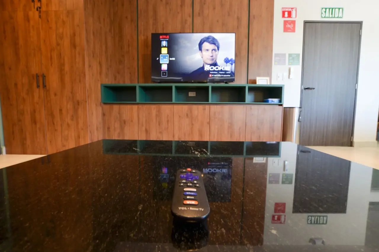 Privates Zimmer und eigenes Badezimmer in der Zona Tec Bild 12