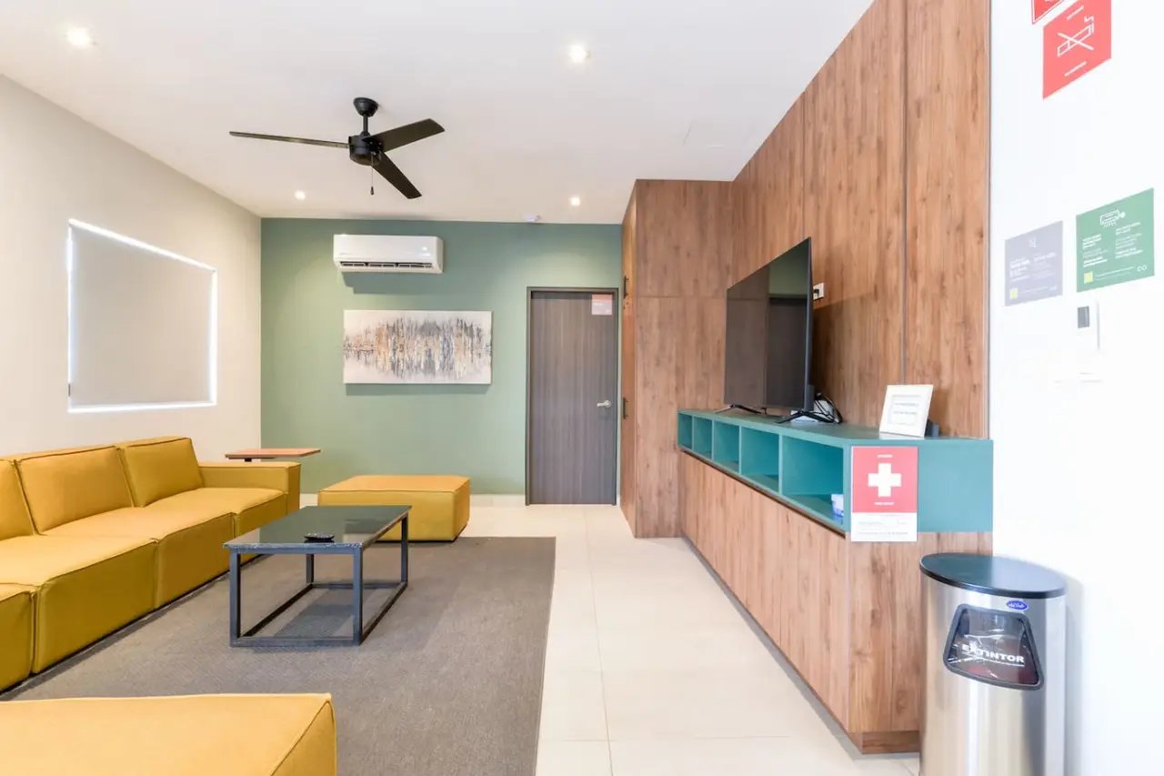 Privates Zimmer und eigenes Badezimmer in der Zona Tec Bild 32