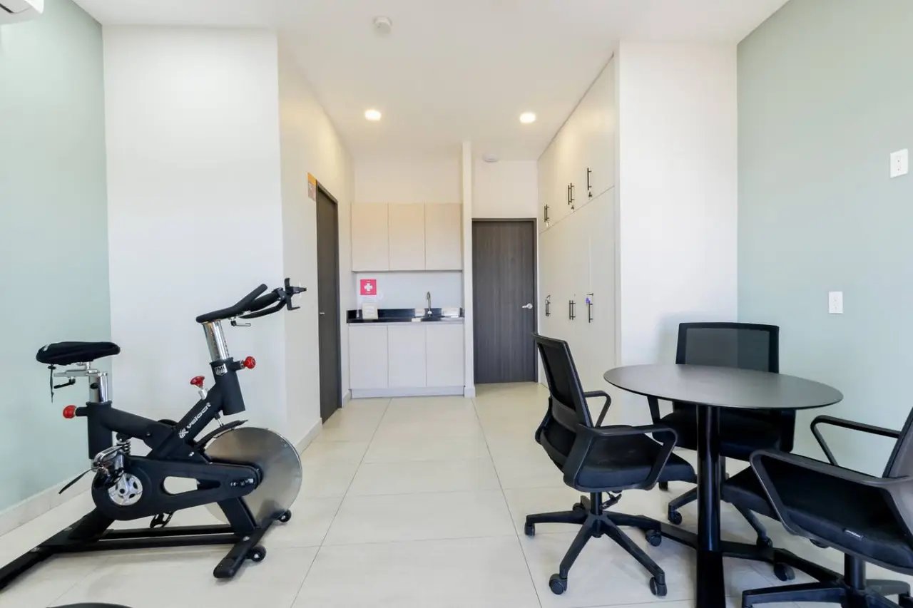 Privates Zimmer und eigenes Badezimmer in der Zona Tec Bild 41