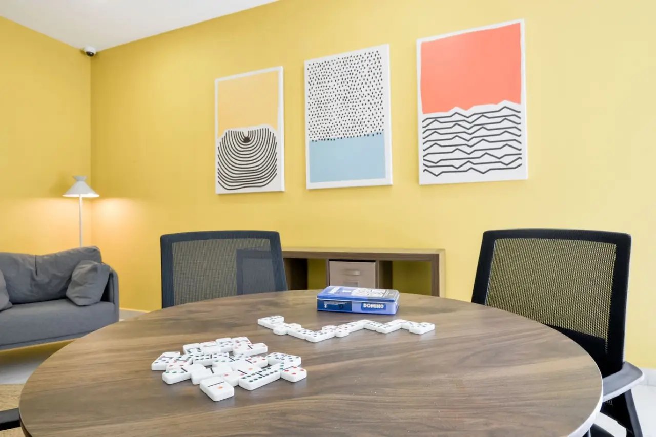 Privates Zimmer und eigenes Badezimmer in der Zona Tec Bild 48