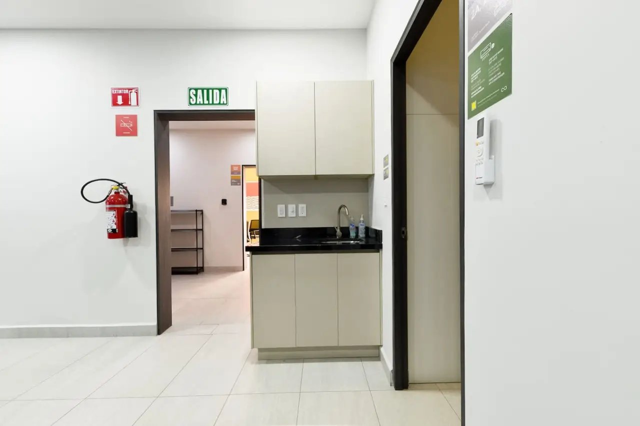Privates Zimmer und eigenes Badezimmer in der Zona Tec Bild 4
