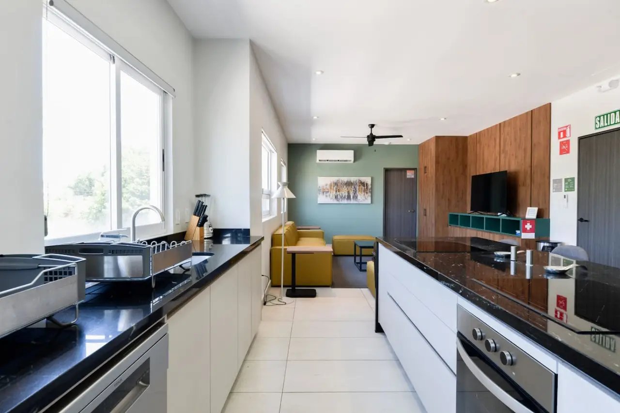 Privates Zimmer und eigenes Badezimmer in der Zona Tec Bild 8